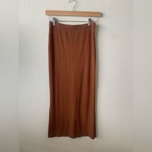 Ribbed lettuce edge midi pencil skirt